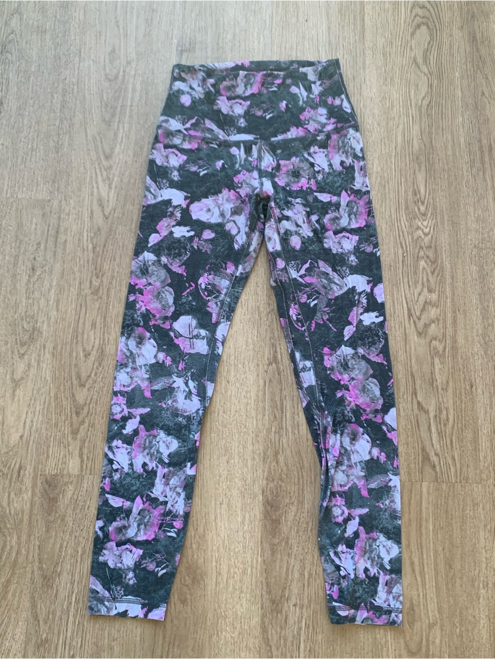 Lululemon Align Pant 25” purple Floral Shift Multi Buttery Soft Nulu fabric Sz 4